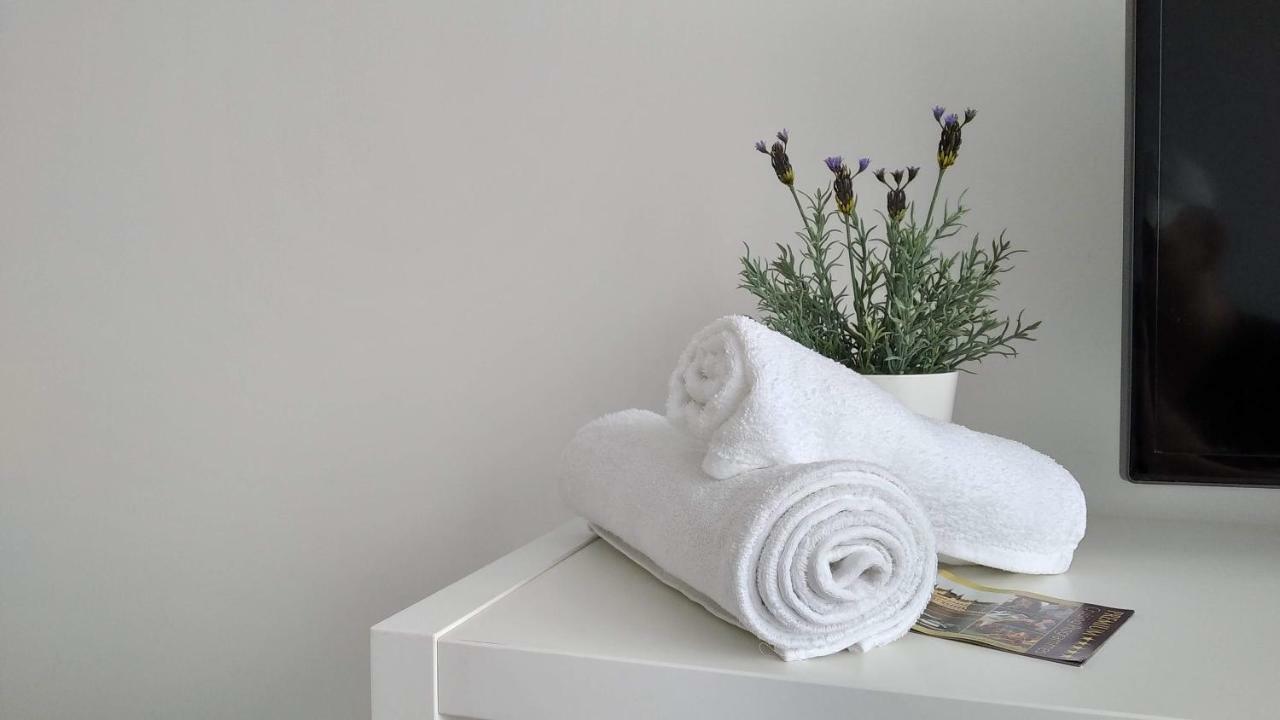 White Almond Apartment Boedapest Buitenkant foto